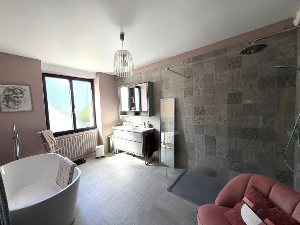 Maison – 6 pièces – 242.5m² – Dinard