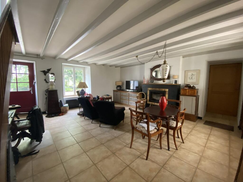 Maison – 6 pièces – 182.84m² – Saint-Thual