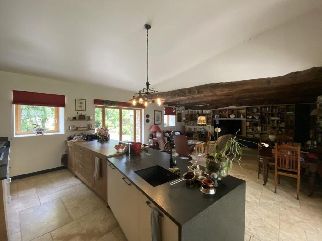 Maison – 6 pièces – 182.84m² – Saint-Thual